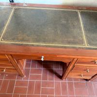 scrivania in legno