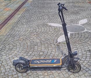 Due monopattini elettrici ZEECLO