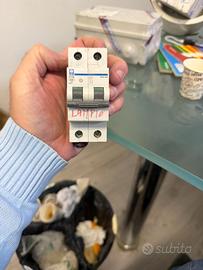 Interruttore magnetotermico bipolare C16 usato