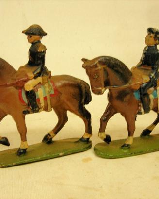 2  SOLDATINI  A  CAVALLO  in  PIOMBO