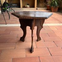 Tavolino in legno esagonale