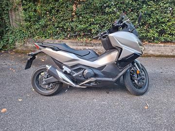 Honda  forza 750