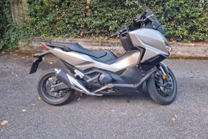 Honda  forza 750