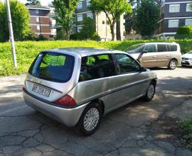 Lancia y