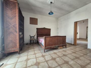 Sant'Angelo Indipendente con cortile e terrazzo