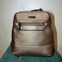 Zaino rosato dorato da passeggio