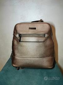 Zaino rosato dorato da passeggio