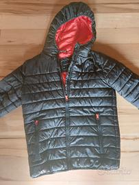 piumino nero con cappuccio 