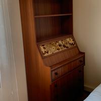 Mobile con cassetti e mensole