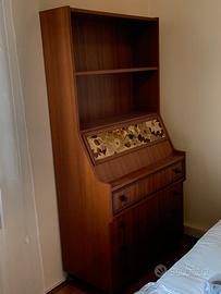 Mobile con cassetti e mensole