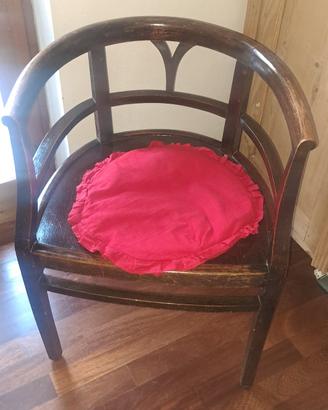Poltroncina sedia a pozzetto antica