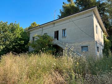 Casa singola mq 113-box-deposito terreno/vigna