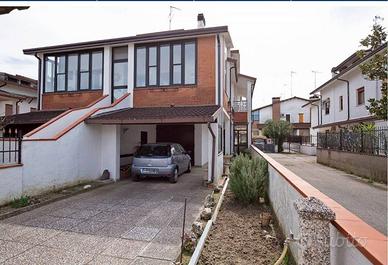Villetta a schiera di 120 m² con 5 locali a Comacc