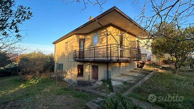 Villa di 167 m² con più di 5 locali e box auto a F
