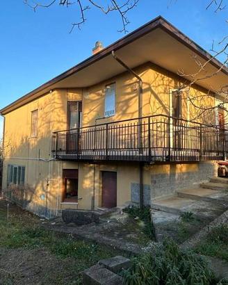 Villa di 167 m² con più di 5 locali e box auto a F