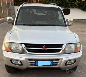 Auto Mitsubishi Pajero V60 V6 3.2