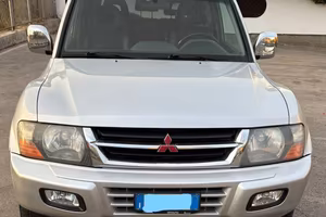 Auto Mitsubishi Pajero V60 V6 3.2