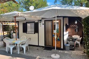 Roulotte stanziale + Casetta in legno 50m dal mare