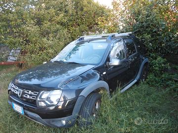 DUSTER 1.5 110 CV LAUREATE 2014 INCIDENTATA