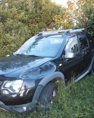 DUSTER 1.5 110 CV LAUREATE 2014 INCIDENTATA