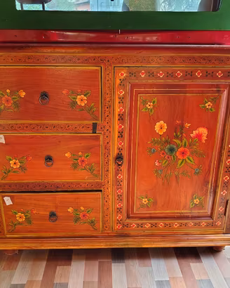  Credenza  in legno massello dipinto a mano