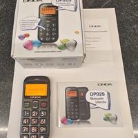 cellulare per anziani con display e tasti grandi