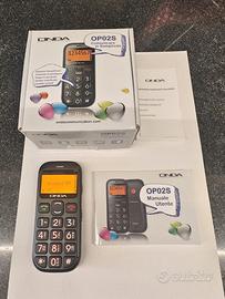 cellulare per anziani con display e tasti grandi