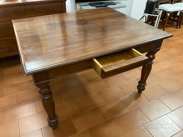 Antico Tavolo in noce massiccio fine ‘800