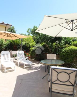 VILLA A SCHIERA D'ANGOLO A AGROPOLI