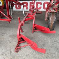 Vari aratri portati Greco