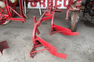 Vari aratri portati Greco