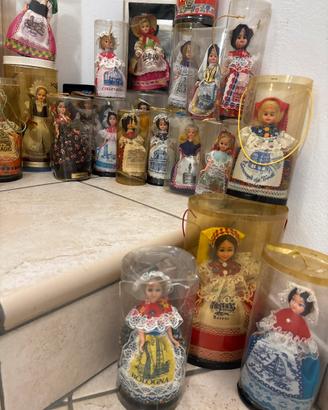 Collezione di 34 bambole souvenir