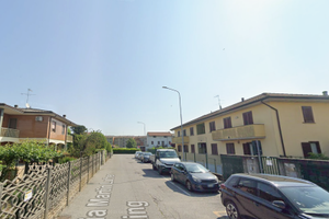 Stanza in villa con giardino, posto auto e piscina