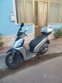 scooter Kymco 300 GTI people 