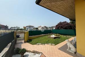 PORZIONE DI TRIFAMILIARE A ROVATO