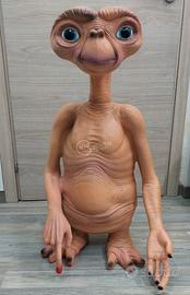 Statua in vetroresina ET Telefono Casa Extraterres