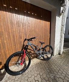 commencal clash