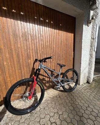commencal clash