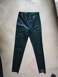 Pantaloni in ecopelle Zara 