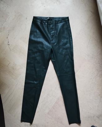 Pantaloni in ecopelle Zara 