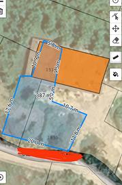 Piazzale con locale deposito