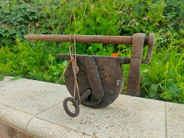 Antica toppa / serratura con chiave in ferro - 40€