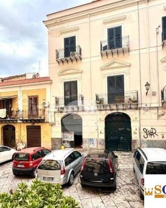CASSARO: ELEGANTE APPARTAMENTO CON POSTO AUTO