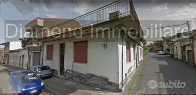 Casa singola da ristrutturare con terreno a Giarre