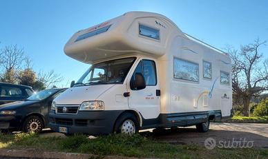 Camper doppia dinette ferro di cavallo