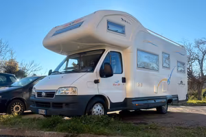 Camper doppia dinette ferro di cavallo