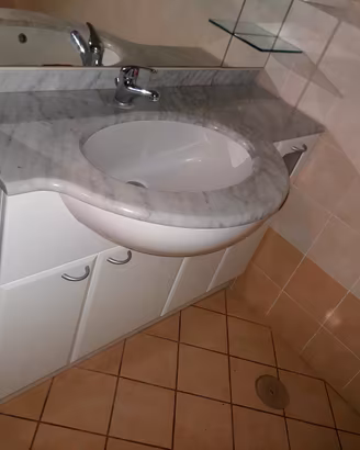 Mobile bianco bagno con lavello