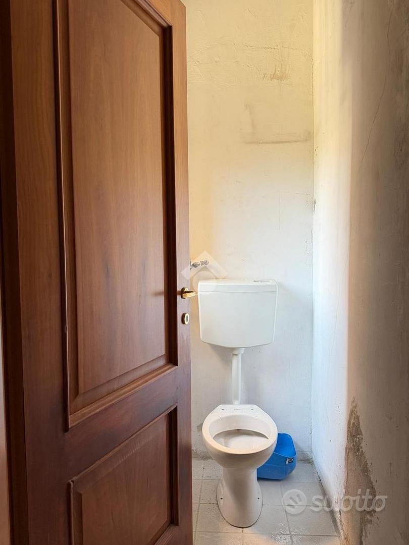 NEGOZIO A GIUGLIANO IN CAMPANIA - Vista 4