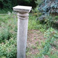 Colonna in Pietra Vicenza altezza 2m. capitello35
