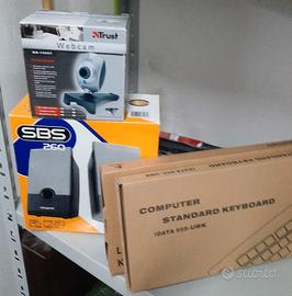 Kit PC- Tastiera, web cam e casse amplificate .